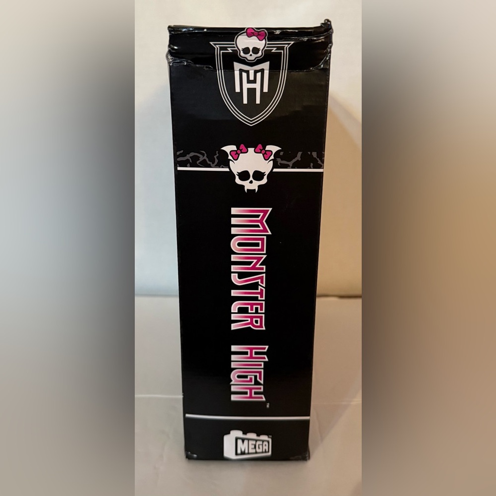 *SOLD DO NOT BUY*. Mega Monster High Draculaura’s Boo-k Crypt Building Set - Picture 9 of 15
